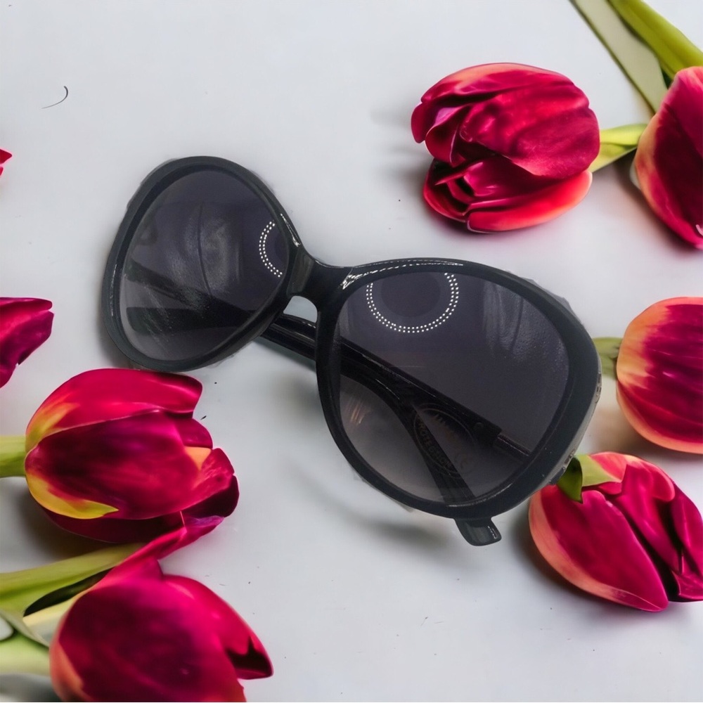 Women’s Sunglasses Black Oversized Lenses Gold Toned Detail NEW